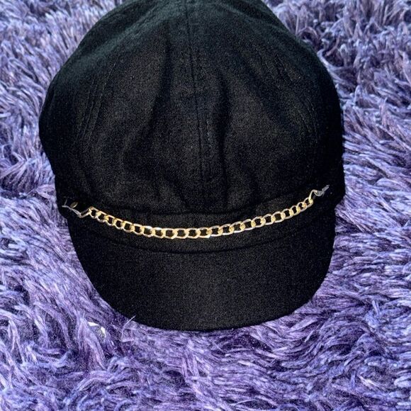 August Hat Co Women's Black Wool Lightweight Newsboy Cap with Chain Detail - Picture 2 of 10